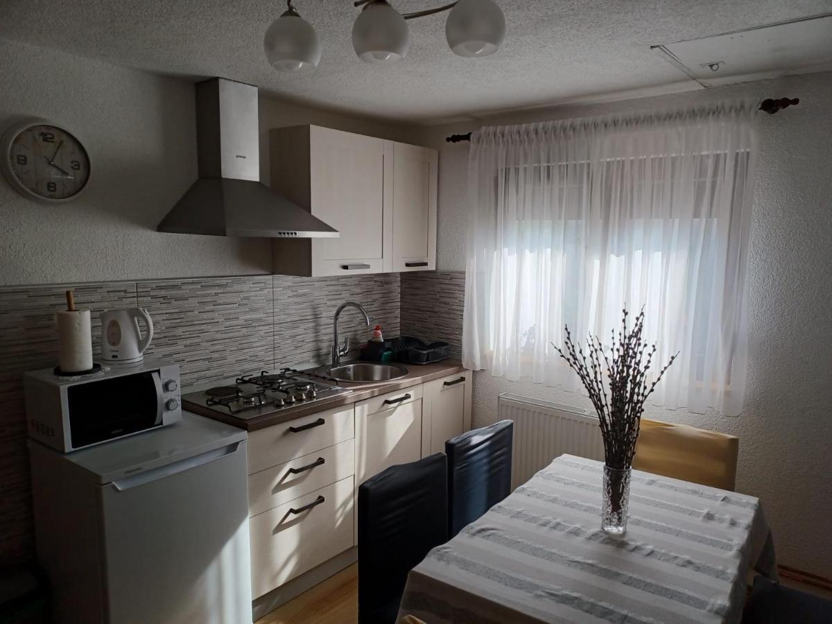 Apartman Soljac Perusic ภายนอก รูปภาพ